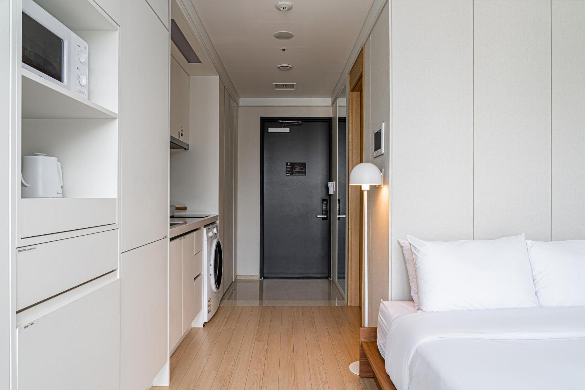 Urbanstay Myeongdong Сеул Экстерьер фото