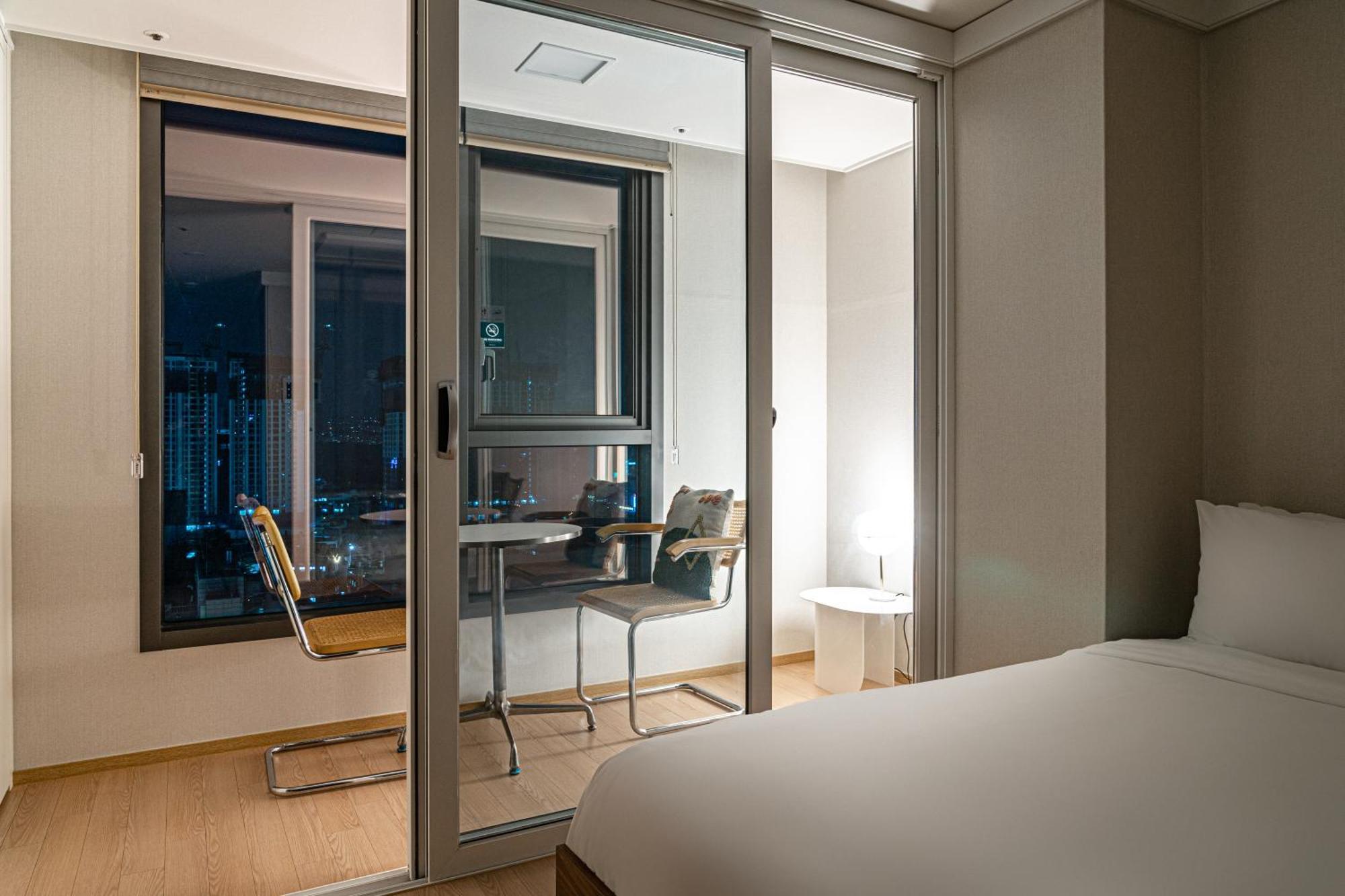 Urbanstay Myeongdong Сеул Экстерьер фото